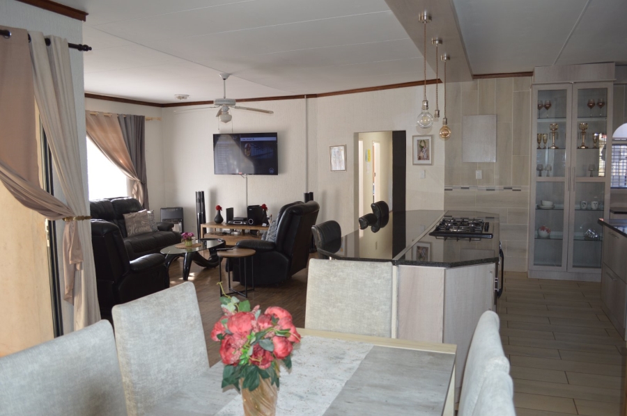 To Let 4 Bedroom Property for Rent in Doringkruin North West